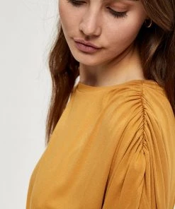 PEPPERCORN LINDY T Shirt Imprimé Spruce Yellow Femme -Promos PEPPERCORN Magasin c4551925ce6741c790fbe9670cd7edd7