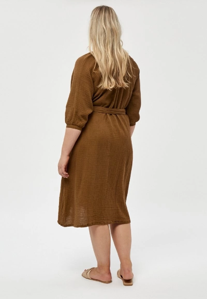 PEPPERCORN Femme EVE Robe De Jour Ermine Brown 3 PEPPERCORN Femme EVE Robe De Jour Ermine Brown – Image 3