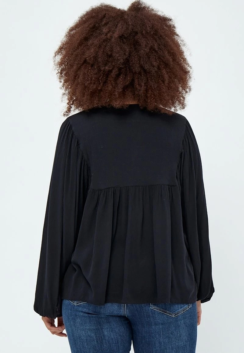 PEPPERCORN DANEA CURVE Blouse Black Femme 3 PEPPERCORN DANEA CURVE Blouse Black Femme – Image 3