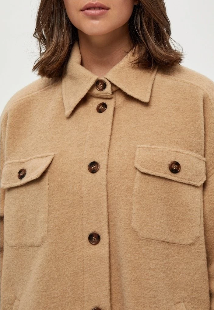 PEPPERCORN Femme JOANNA Manteau Court Beige 4 PEPPERCORN Femme JOANNA Manteau Court Beige – Image 4