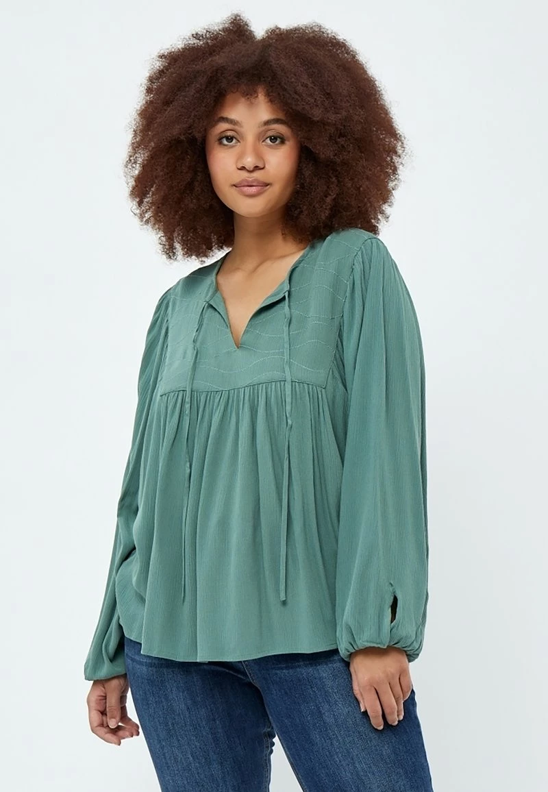 PEPPERCORN Femme DANEA CURVE Blouse Arctic Blue 1 PEPPERCORN Femme DANEA CURVE Blouse Arctic Blue