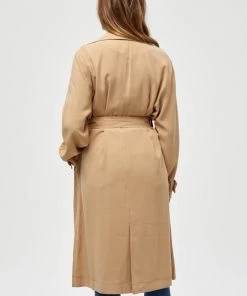 PEPPERCORN Femme DELILAH Trench Warm Sand -Promos PEPPERCORN Magasin dc44db29eaa548d28327f91365bf084a