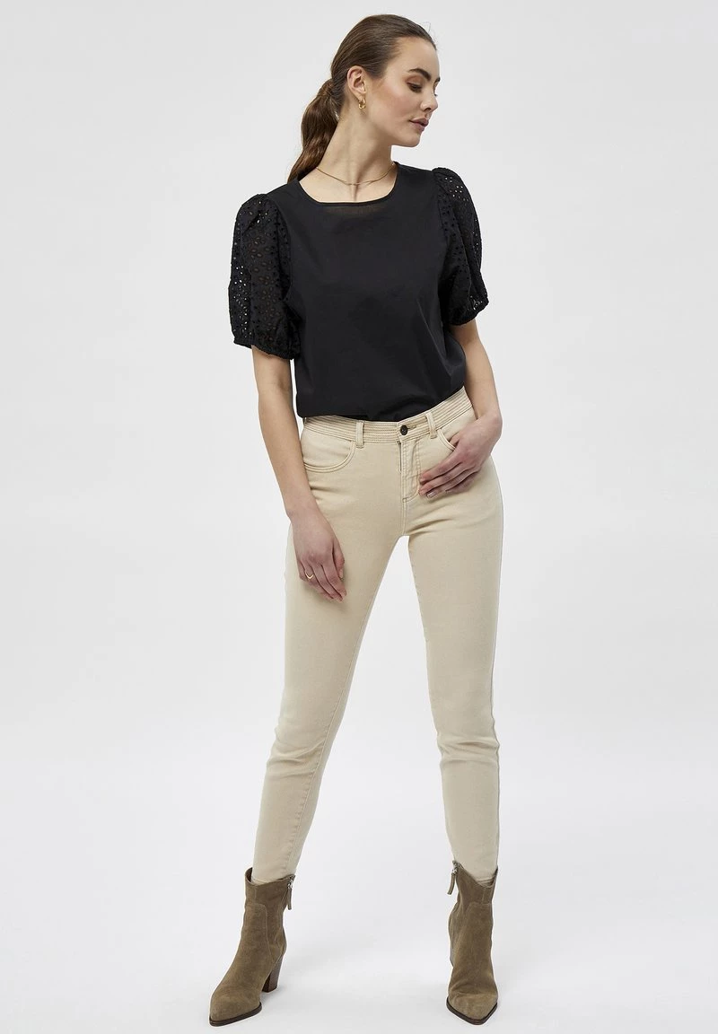 PEPPERCORN NINNA Blouse Black Femme 2 PEPPERCORN NINNA Blouse Black Femme – Image 2