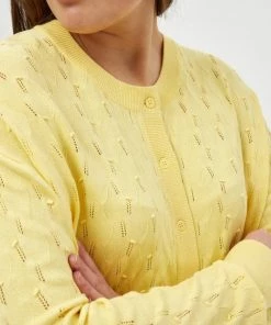 PEPPERCORN Femme TANA CURVE Gilet Pale Yellow -Promos PEPPERCORN Magasin e1cb6f6100284c55b54bf7b847132a98