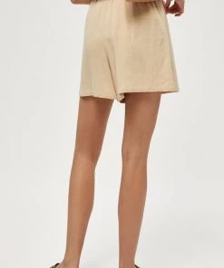 PEPPERCORN Femme ESSA Short Warm Sand -Promos PEPPERCORN Magasin e559e29fa1ed44ba9e04d690eea63398