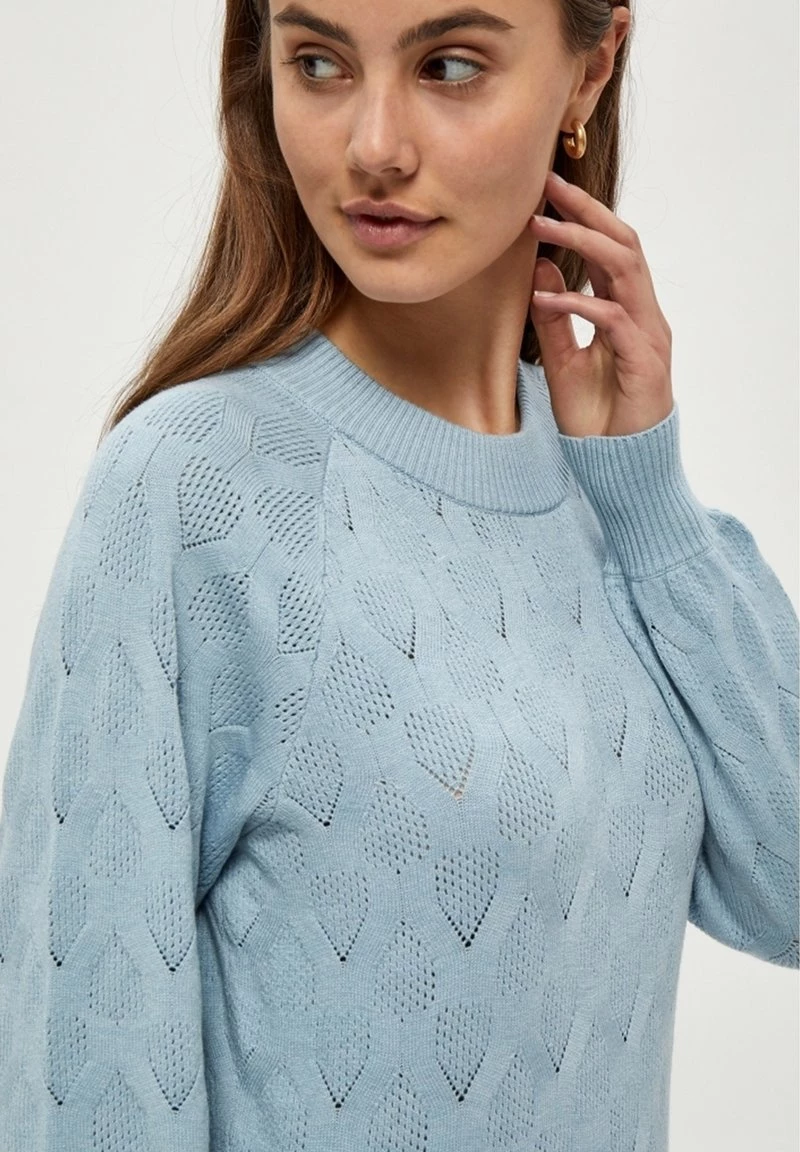 PEPPERCORN Femme LIA PALOMA Pullover Blue Fog 4 PEPPERCORN Femme LIA PALOMA Pullover Blue Fog – Image 4