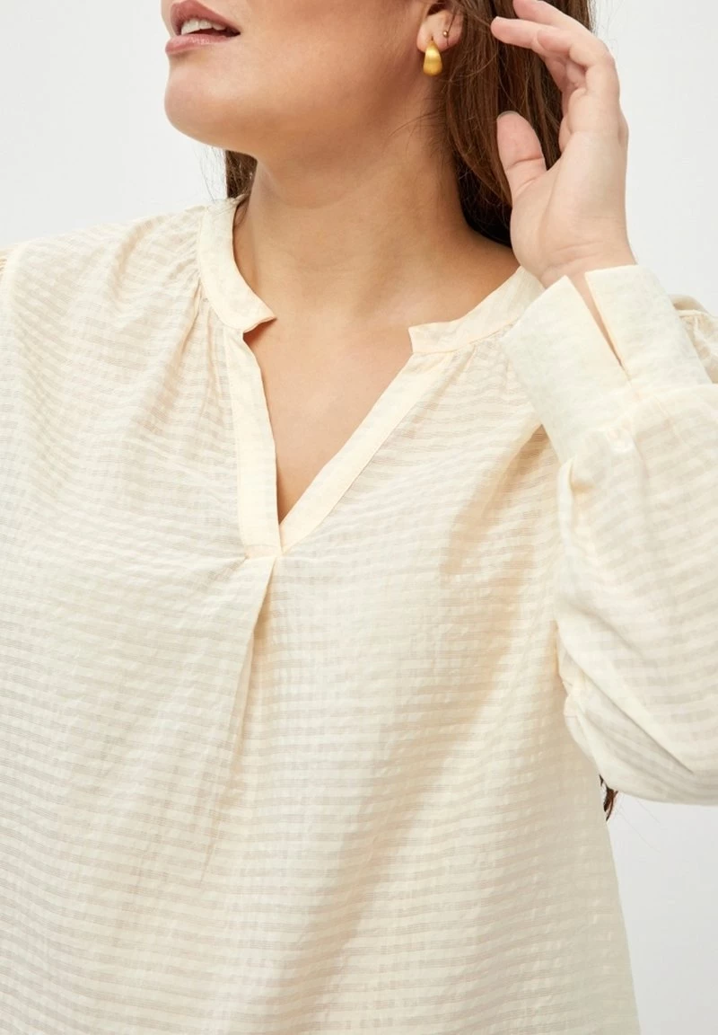 PEPPERCORN Femme CLARA Blouse Seedpearl Cream 4 PEPPERCORN Femme CLARA Blouse Seedpearl Cream – Image 4