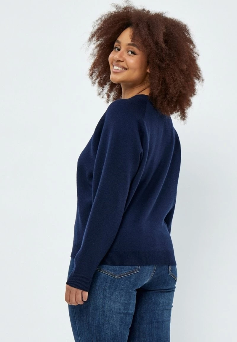 PEPPERCORN ROSALIA Pullover Black Iris Femme 3 PEPPERCORN ROSALIA Pullover Black Iris Femme – Image 3