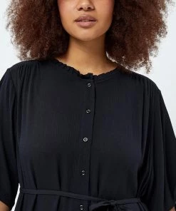 PEPPERCORN Femme DARCY CURVE Robe Chemise Black 7 PEPPERCORN Femme DARCY CURVE Robe Chemise Black -Promos PEPPERCORN Magasin f43e2417887c4ba8bdf2464eb3251227