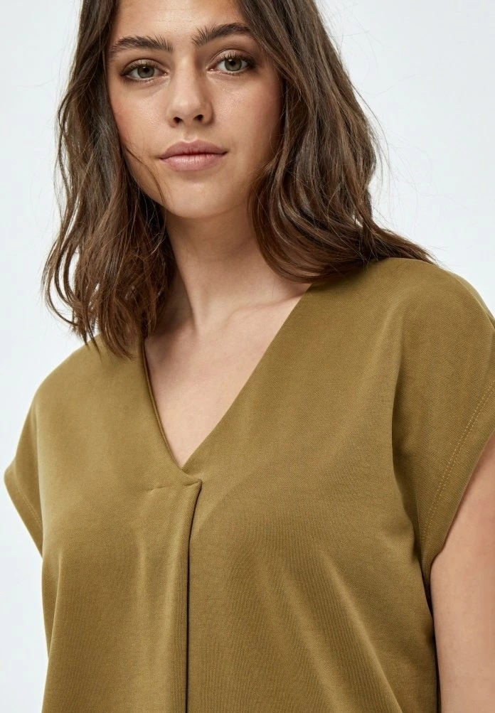 PEPPERCORN Femme LANA TEE T Shirt Basique Ermine Brown 4 PEPPERCORN Femme LANA TEE T Shirt Basique Ermine Brown – Image 4