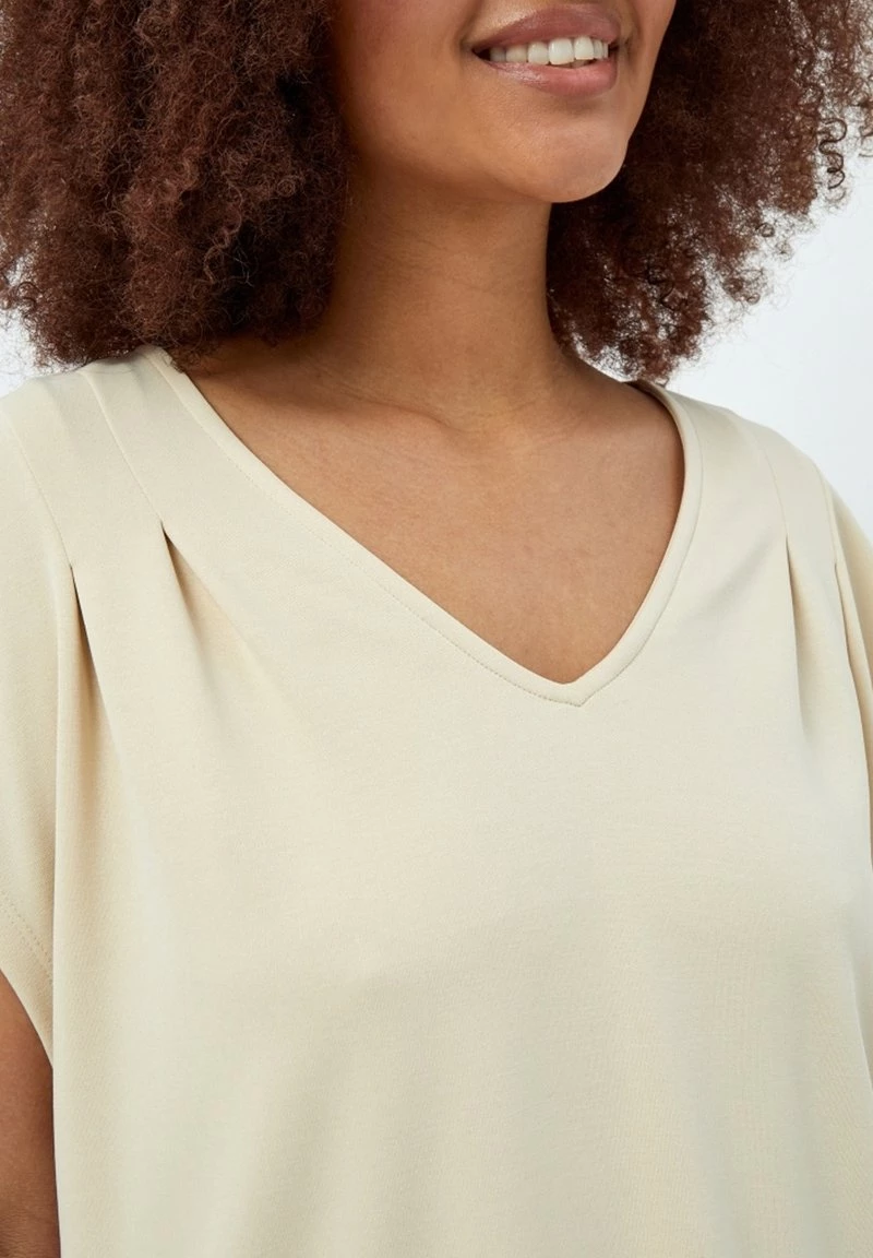 PEPPERCORN Femme LANA Blouse Warm Sand 4 PEPPERCORN Femme LANA Blouse Warm Sand – Image 4